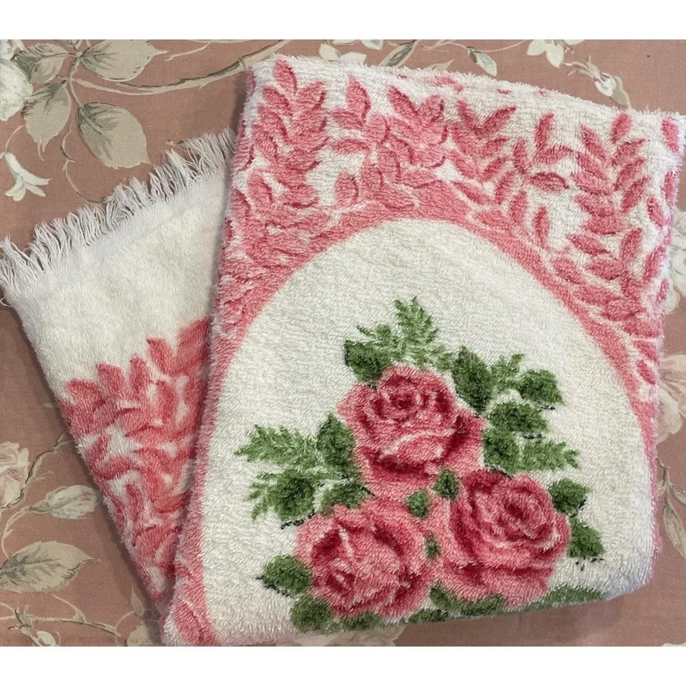 Vintage 70s Cannon Royal Family Three Roses Bath Towel Fringe Pink Retro Mod